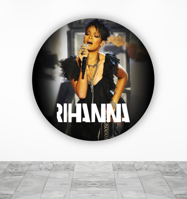 Rihanna fundas cilindros backdrop